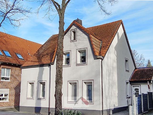 große EG Whg.: 5,5 Zi. auf 129m² + Wintergarten u Garage zur Eigennutzung