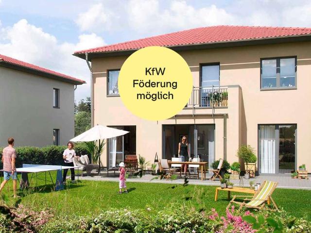 Große elegante Stadtvilla im Haustyp Kubus mit zwei Terrassen und Parkplätzen