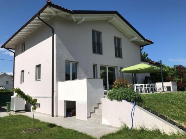 Große freistehende Villa mit sieben Zimmern Minergie