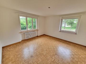 Grosse komfortable 4.5 Zimmerwohnung mit tollen Gartensitzplatz