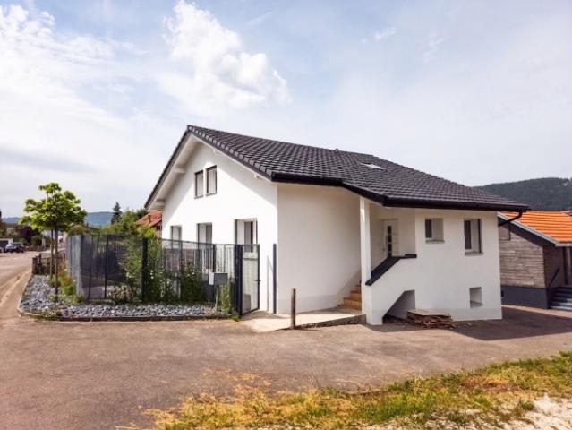 Grosse, komplett renovierte Villa mit 7,5 Zimmern