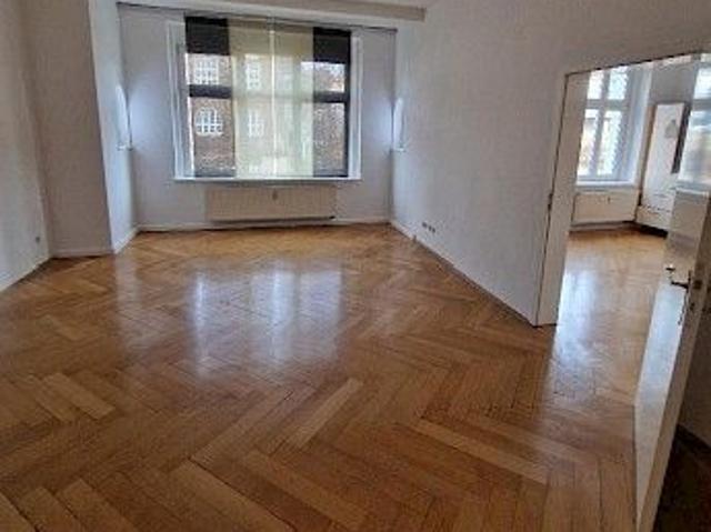Große helle 3 Zimmer Wohnung und modernem Bad