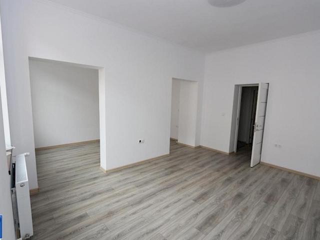 große helle 3 Zimmer Wohnung zentrale Lage mit Balkon