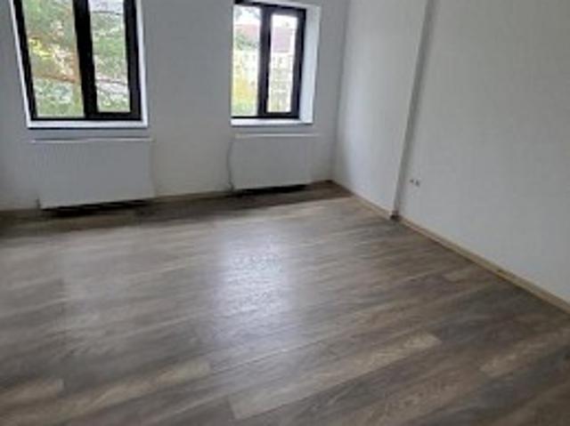 große helle 3 Zimmer Wohnung zentrale Lage im Dachgeschoss