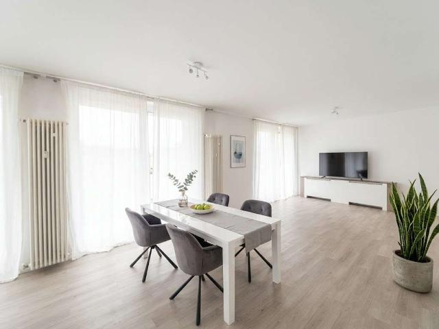 Große, helle 3 Zimmer Wohnung mit Einbauküche und Tageslichtbad