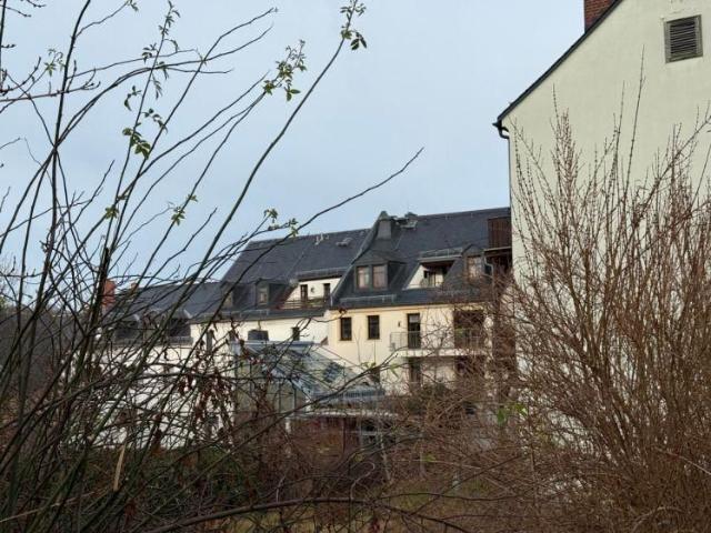 Große, helle 3 Raum DG Wohnung mit Loggia mitten im Zentrum von Auerbach!