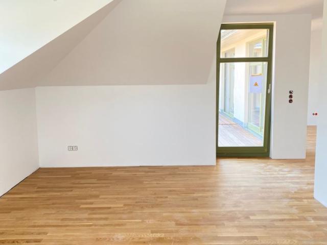 Große, helle 4 Raumwohnung mit Balkon inkl. EBK WE10