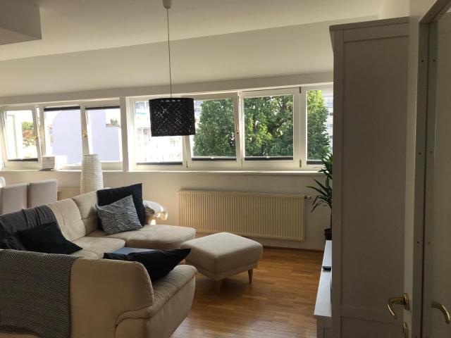 Große helle Wohnung in guter Lage als WG super geeignet!