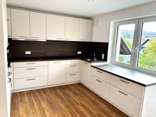 Große moderne 3 Zimmer Wohnung mit Stellplatz – Erstbezug nach Renovierung