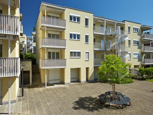Grosse moderne Wohnung mit Balkon an bevorzugter Wohnlage