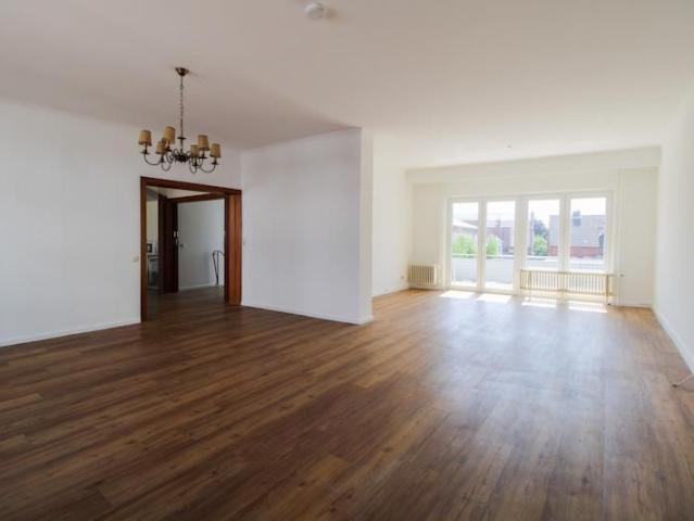 Große, modernisierte Maisonettewohnung mit Dachterrasse in der Heider Fußgängerzone