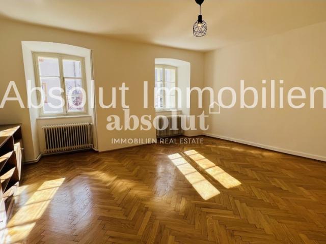Große Mietwohnung in historischem Altbau, ca. 160 m² Wnfl 5 Räume in Fussgängerzone von Zell/See!