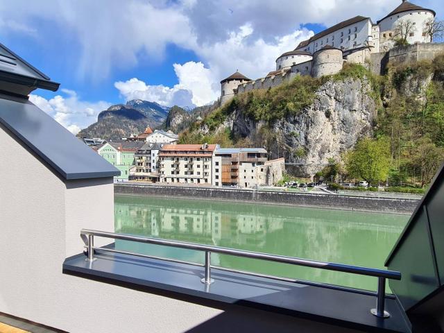 Große, neuwertige Maisonettewohnung auf zwei Ebenen mit Balkon und Festungsblick in Kufstein – provisionsfrei