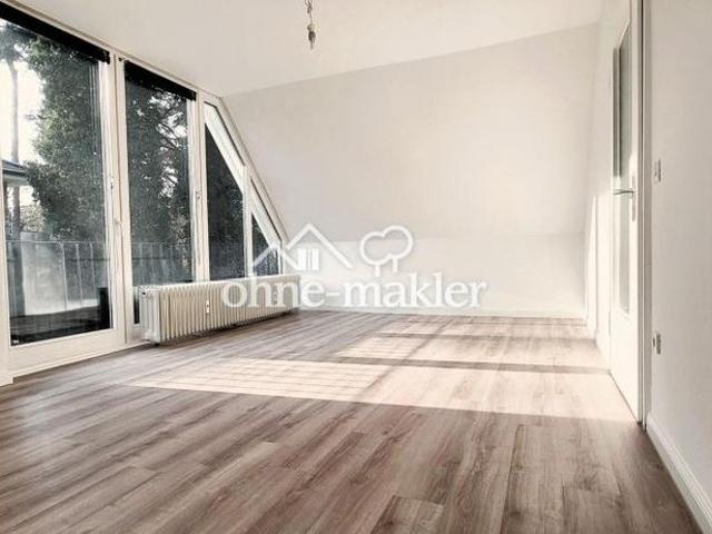 Große sonnige Dachgeschosswohnung Ruhige Villenlage Südloggia ca. 20 Min. zum Hauptbahnhof