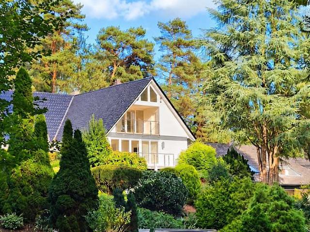 Große sonnige Dachgeschosswohnung Ruhige Villenlage Südloggia ca. 20 Min. zum Hauptbahnhof