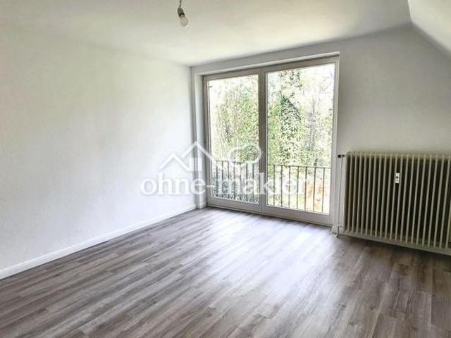 Große sonnige Dachgeschosswohnung Ruhige Villenlage Südloggia ca. 20 Min. zum Hauptbahnhof