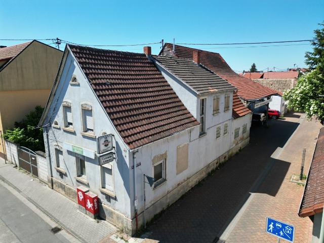 Große Scheune mit Ausbaupotenzial und Wohnhaus auf ca. 722 m² Grundstück in Böhl Iggelheim
