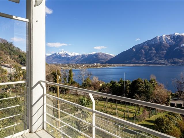 Große Wohnung mit Blick auf den See im Herzen von Minusio