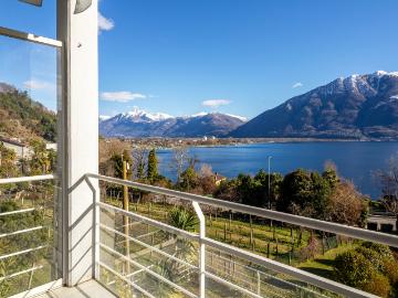 Große Wohnung mit Blick auf den See im Herzen von Minusio