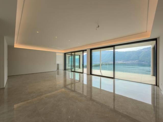 Grosses Apartment mit Garten und wunderschönem Seeblick in Bissone