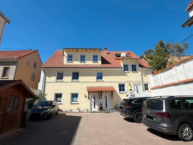 Große Wohnung mit Garten