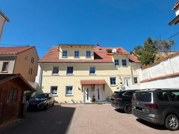 Große Wohnung mit Garten