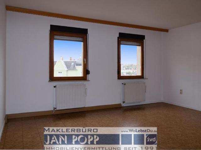 Große Wohnung mit Einbauküche und Gartennutzung