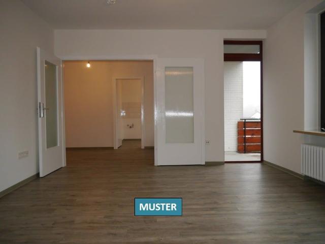 Große Wohnung sucht Familie: helle 4 Zimmer Wohnung mit großer Außenterrasse