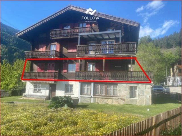 Grosse, teilrenovierte und familienfreundliche 4.5 Zimmer Wohnung mit Balkon und Gartenanteil im Dorfzentrum von Fiesch