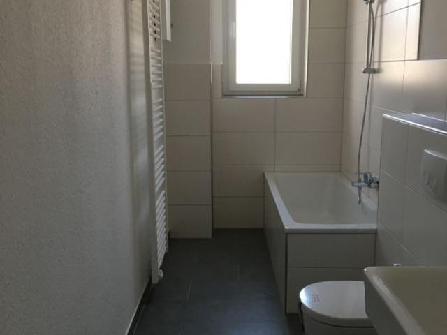 Große und moderne 3 Zi Wohnung mit Loggia in beliebter Lage von Frohnhausen