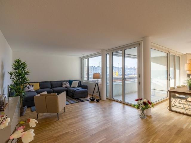 Grosse und moderne 4.5 Zimmerwohnung am Bahnhof in Lyss