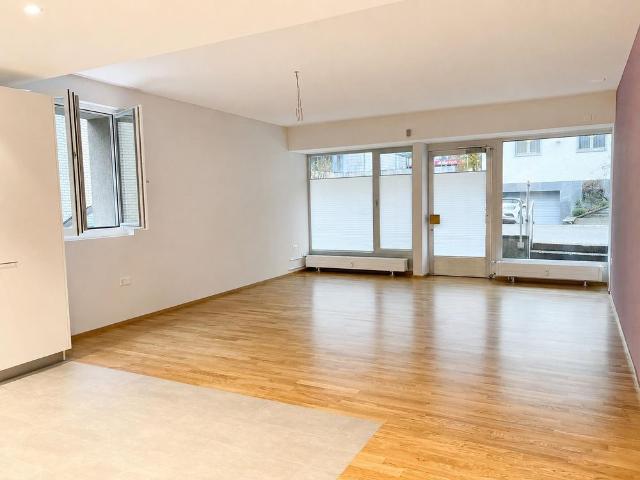 Grosse und neuwertige 3.5 Zimmer Wohnung zu vermieten