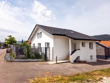 Große, vollständig renovierte Villa mit 7,5 Zimmern