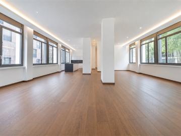 Große zeitgenössische Wohnung
