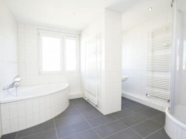 Großer Balkon / 2 Bäder