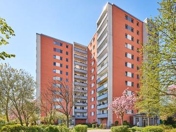 Großer Balkon und Kammer auf der Etage ab sofort!