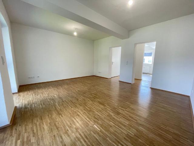 großer Balkon*Tageslichtbad*bodentiefe Fenster*grüne Lage