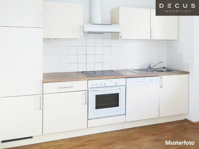 | GROSSER GARTEN | 2 ZIMMER WOHNUNG | SEPARATE KÜCHE | TOP ANBINDUNG