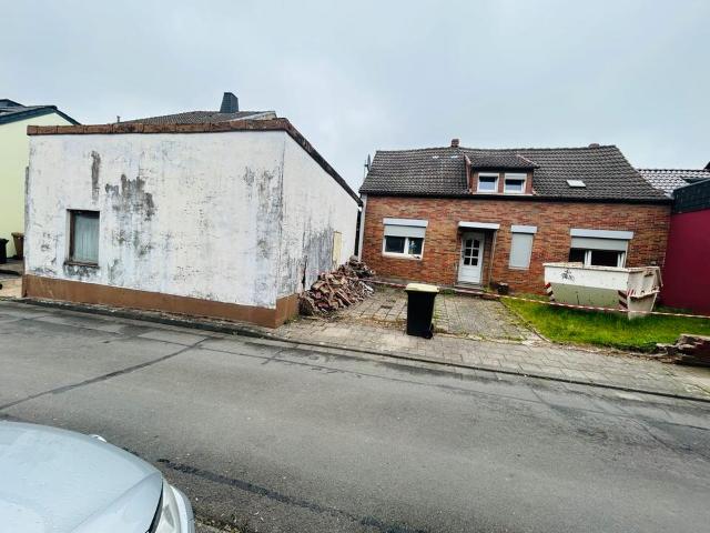 Großer Grundstück mit Altbau zu verkaufen