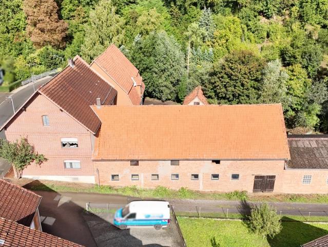 Großer Resthof mit 2 Fam.Haus, Stallungen, Scheune, Garagen & ca. 2.300m² Grundstück