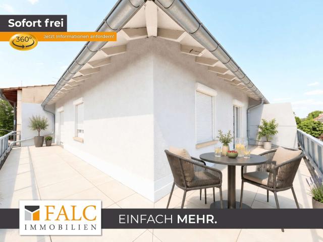 Großer Sonnenbalkon über den Straßen der Stadt