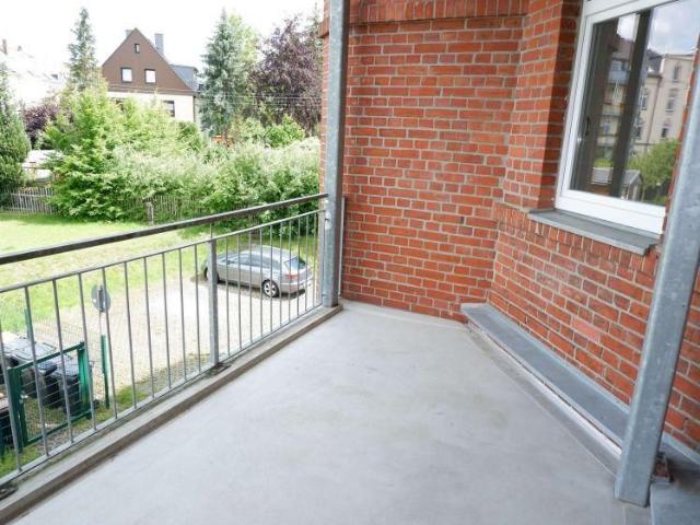 Großer und sonniger Balkon an der Küche 2. OG Laminat