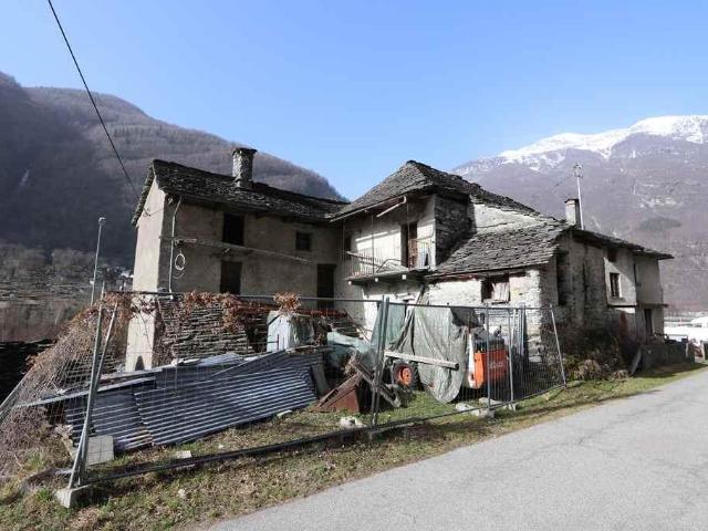 grosser 12 Zimmer Hausteil zum Ausbauen / grosses Haus mit 12 Zimmern zur Renovierung