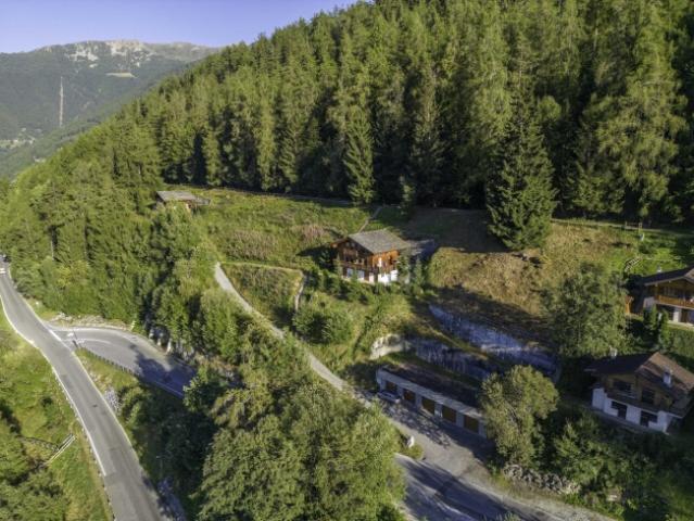 Großes mandatsfreies Grundstück neben der Bisse in Haute Nendaz