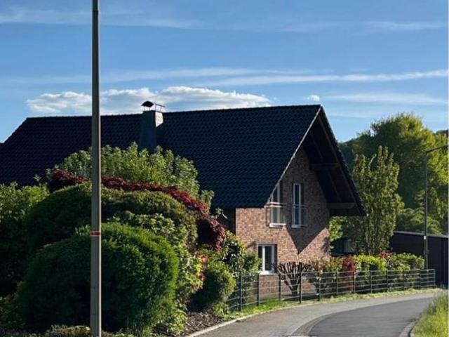 Großes Mehrfamilienhaus mit Garten