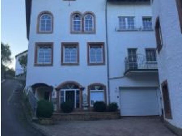 Großes Mehrfamilienhaus mit 3 Wohneinheiten, 352 m² Wohnfläche zentral in Mürlenbach
