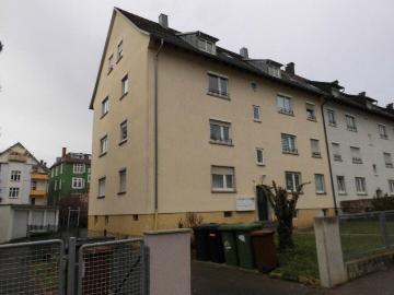 Großes Mehrfamilienhaus mit 8 Wohnungen und 5 Garagen von Privat