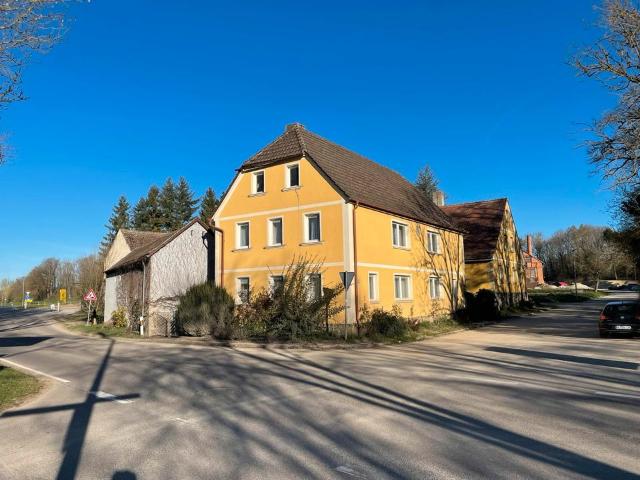 Großes Anwesen mit 2 Wohnhäusern und Nebengebäuden