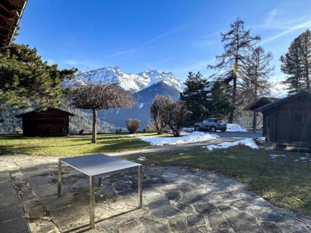 Grosses Chalet auf wunderschönem Grundstück