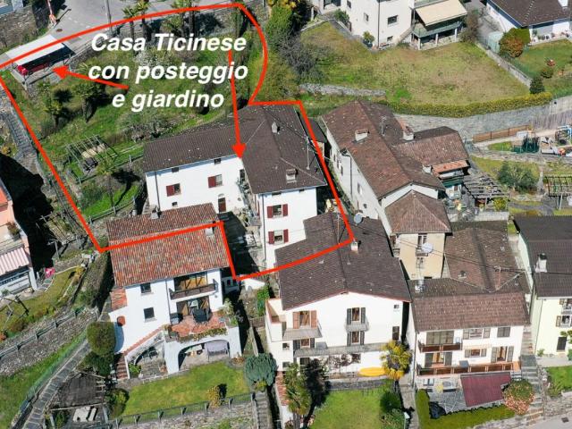 Grosses Dorfhaus mit Seesicht, schönem Garten und Parkplatz